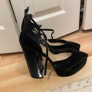 NWOT Schutz platform heels